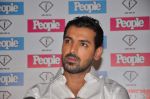 John Abraham launches special issue of People magazine in F Bar, Mumbai on 28th Nov 2012 (10).JPG